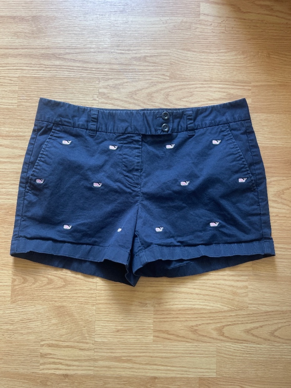 Vineyard Vines women’s Navy Blue W/ Pink Whales Embroidered 3” Inseam Shorts S8